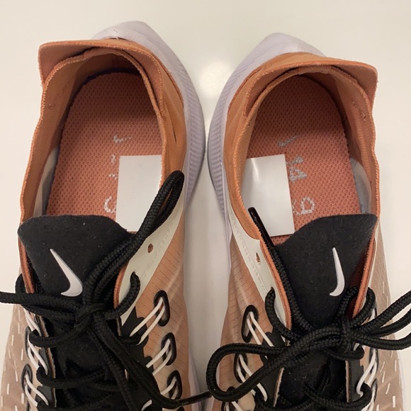 Nike running shoes - only worn once! - Picture 4 of 5